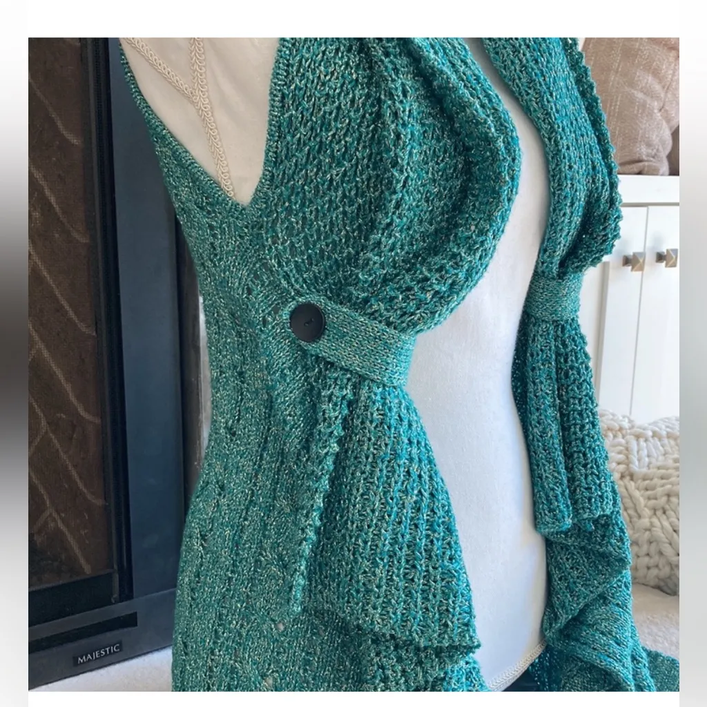 BCBG Max Azria green metallic sweater vest🌱🌺 - Image 7