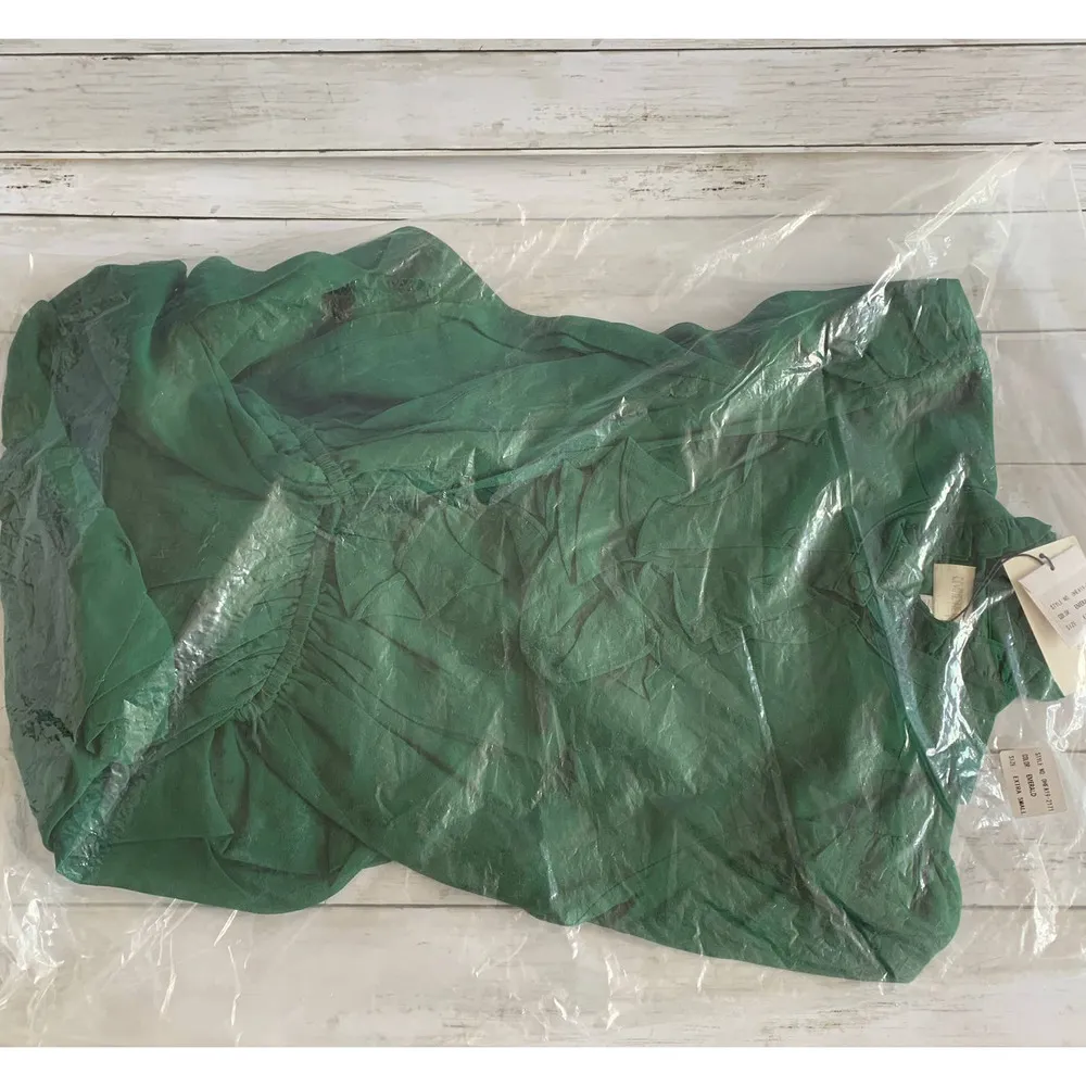 NWT Divine Heritage Silk Handkerchief Midi Dress in Emerald Green Size XS - Image 3