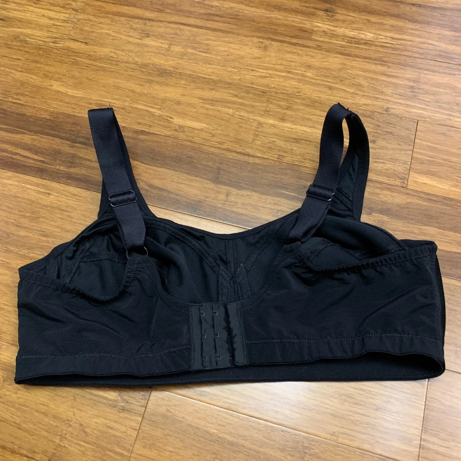 Breezies Sports Bra Womens Size 44C Support Adjustable Straps Black Wireless - Image 2