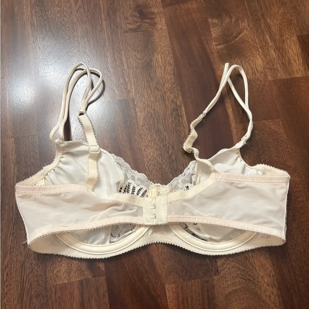 Jezebel Vintage White Satin Lace Bra - Image 2