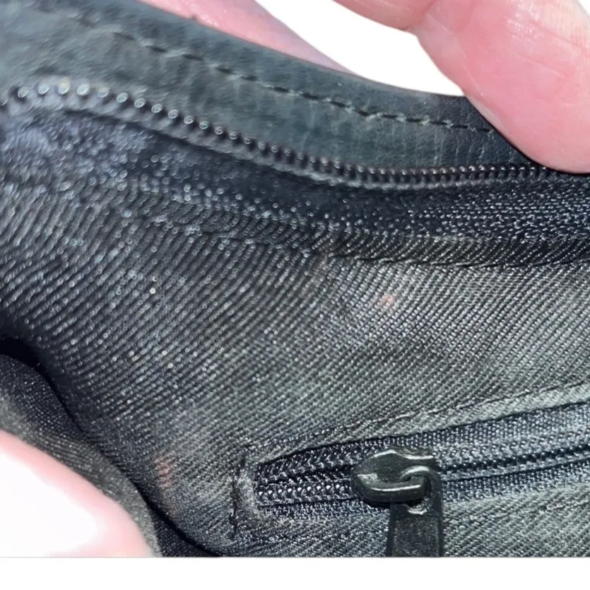 Fossil Vintage Black Leather Slouch Saddle Crossbody Bag with Key Zipper Pull - Image 5