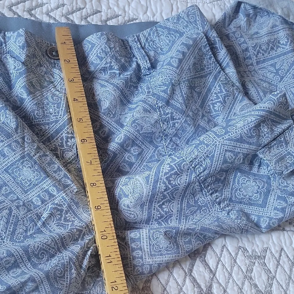 Chico's  Women's Blue Pands  Cargo Capri Crop Size 8 - Image 8