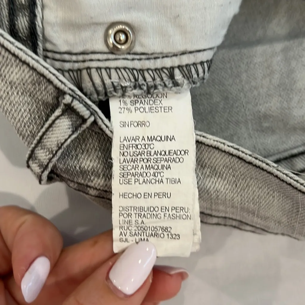 Xiomi Collection Women size 26 grey gray Washed jean shorts stretch button White - Image 7