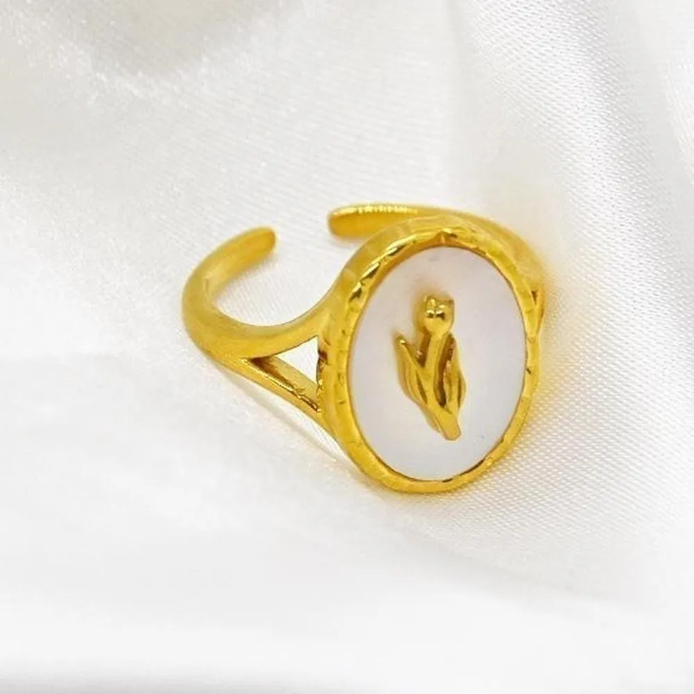 Flower Portrait Ring Gold - Image 4