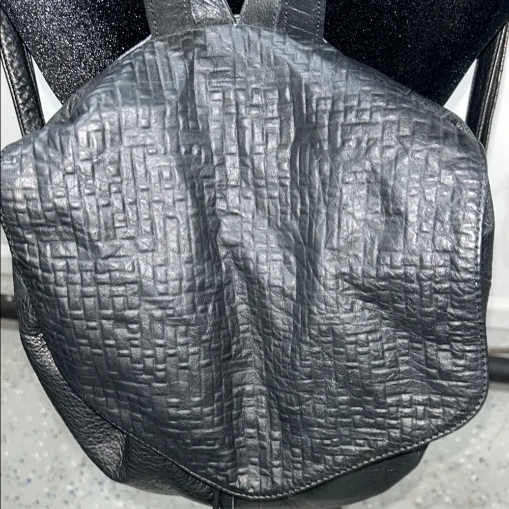 Day & Mood Leather Backpack with Textured Finish Black - Image 3