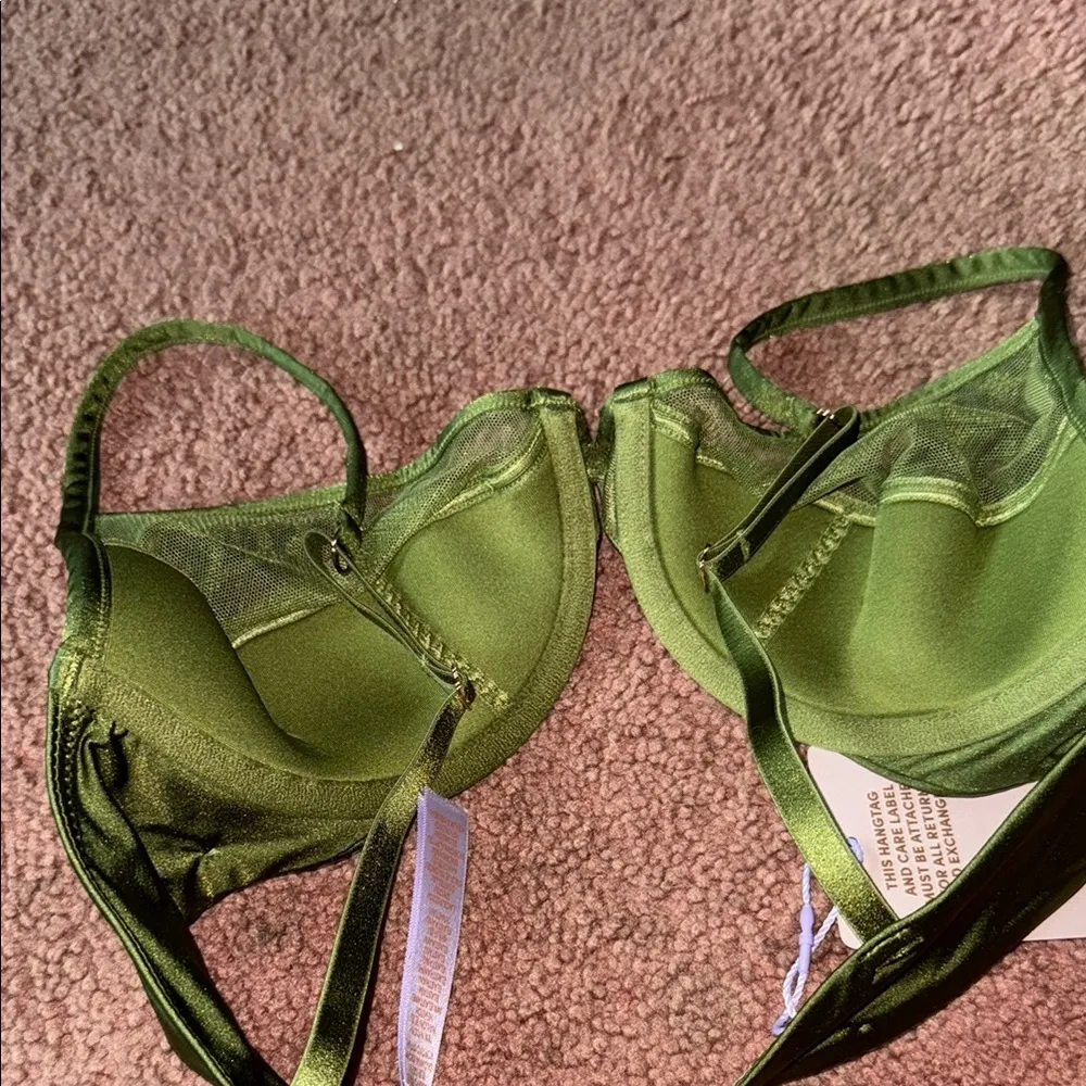 Fenty Beauty Green and Black Underwire Bra with Lace Overlay Size undefined - Image 8
