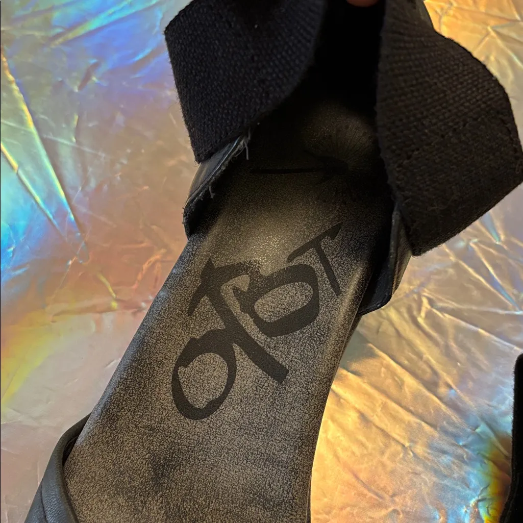 Otbt Women's Dark Gray Closed Toe Wedge Shoes - Image 3