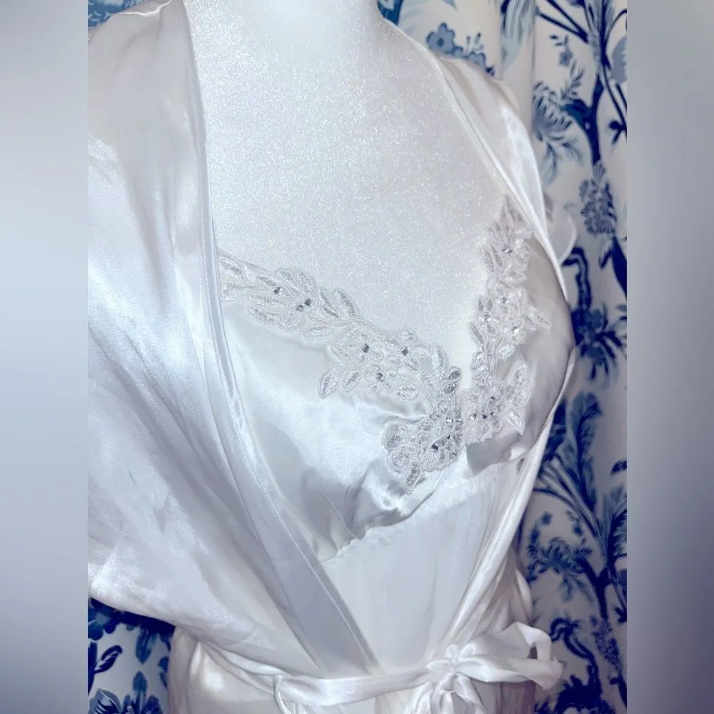 White  Lingerie with Lace and a Matching Robe - Image 4