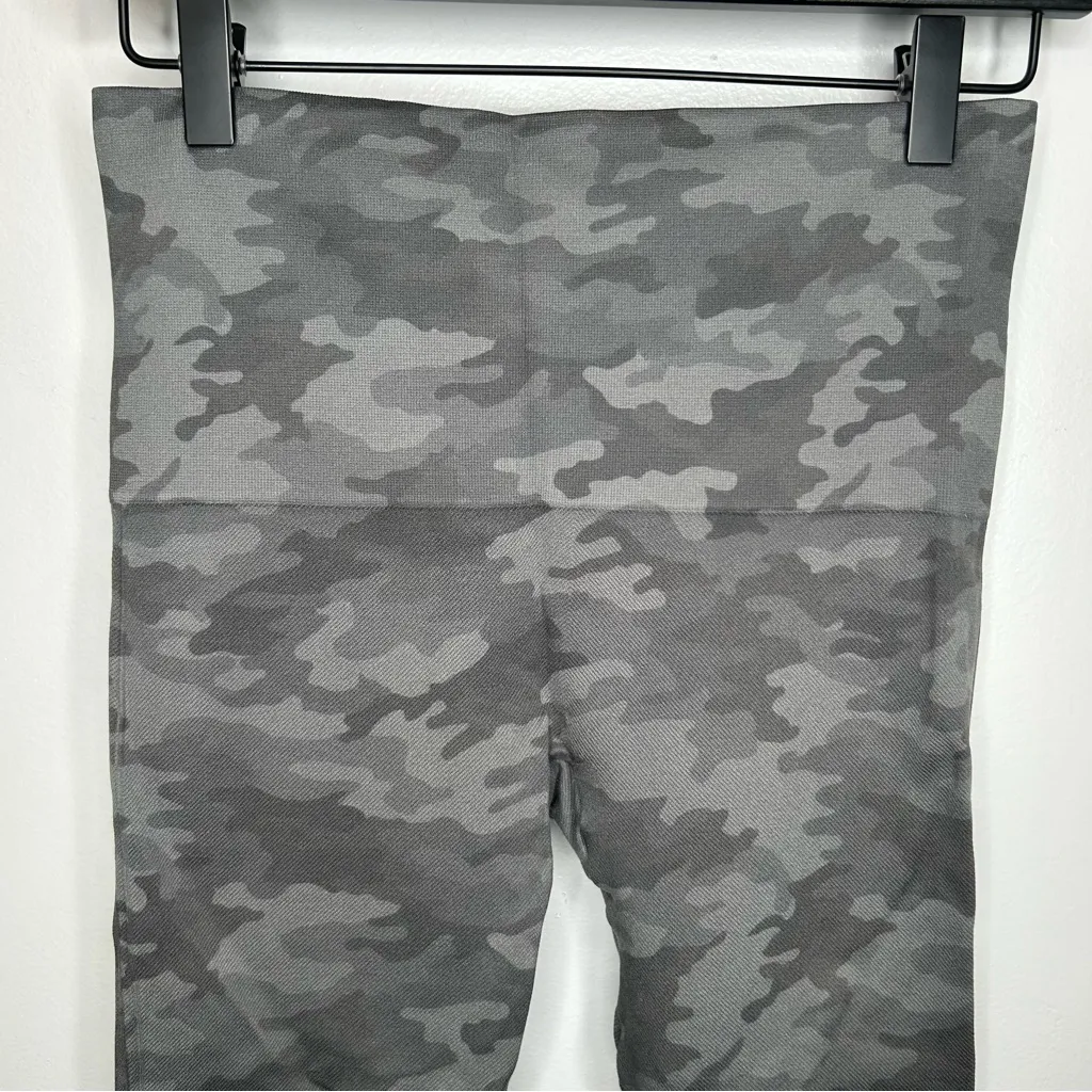 Spanx Seamless Grey Camo Leggings Size L - Image 3