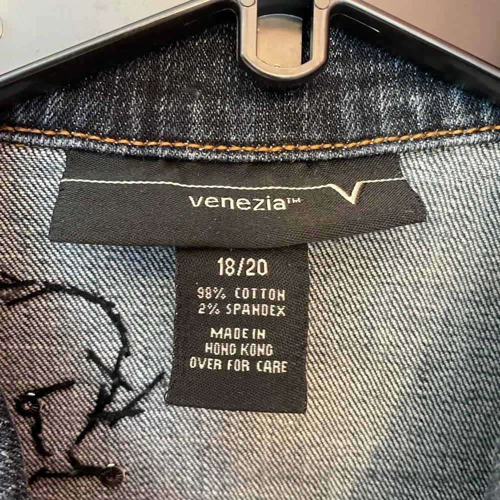 Venezia Woman Plus Dark Wash Embellished Beaded Cotton/Spandex Jean Jacket 18/20 Size undefined - Image 2