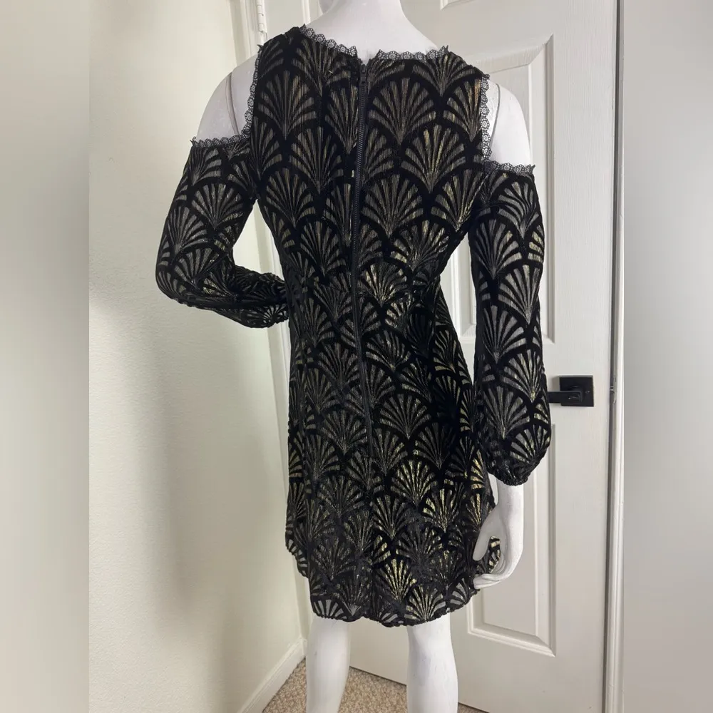 Alice + Olivia Aria Metallic cold shoulder mini dress Sz 4.  A42 - Image 3