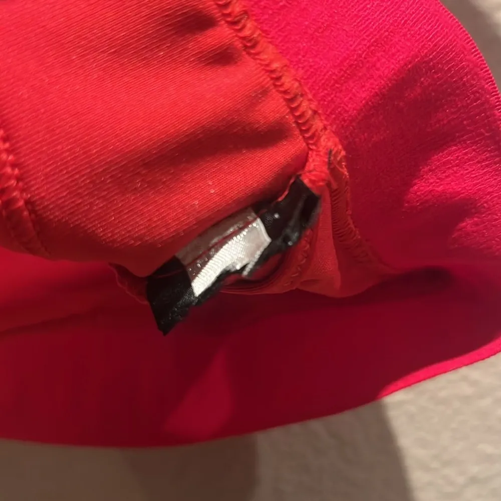 Victoria’s Secret PINK Ultimate Sports Bra Red Gold Logo Size XS - Image 6