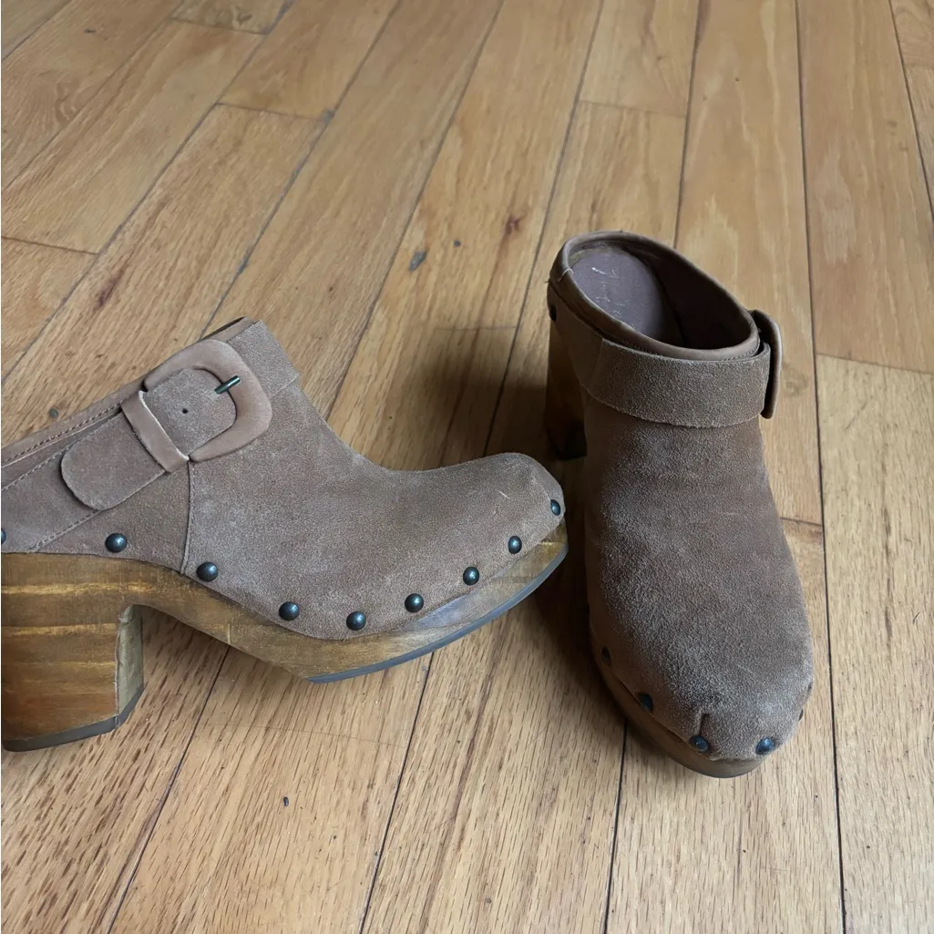Matisse “Stevie” Brown Suede Leather Studded Buckle Clogs w/ wooden heel size 7 - Image 2