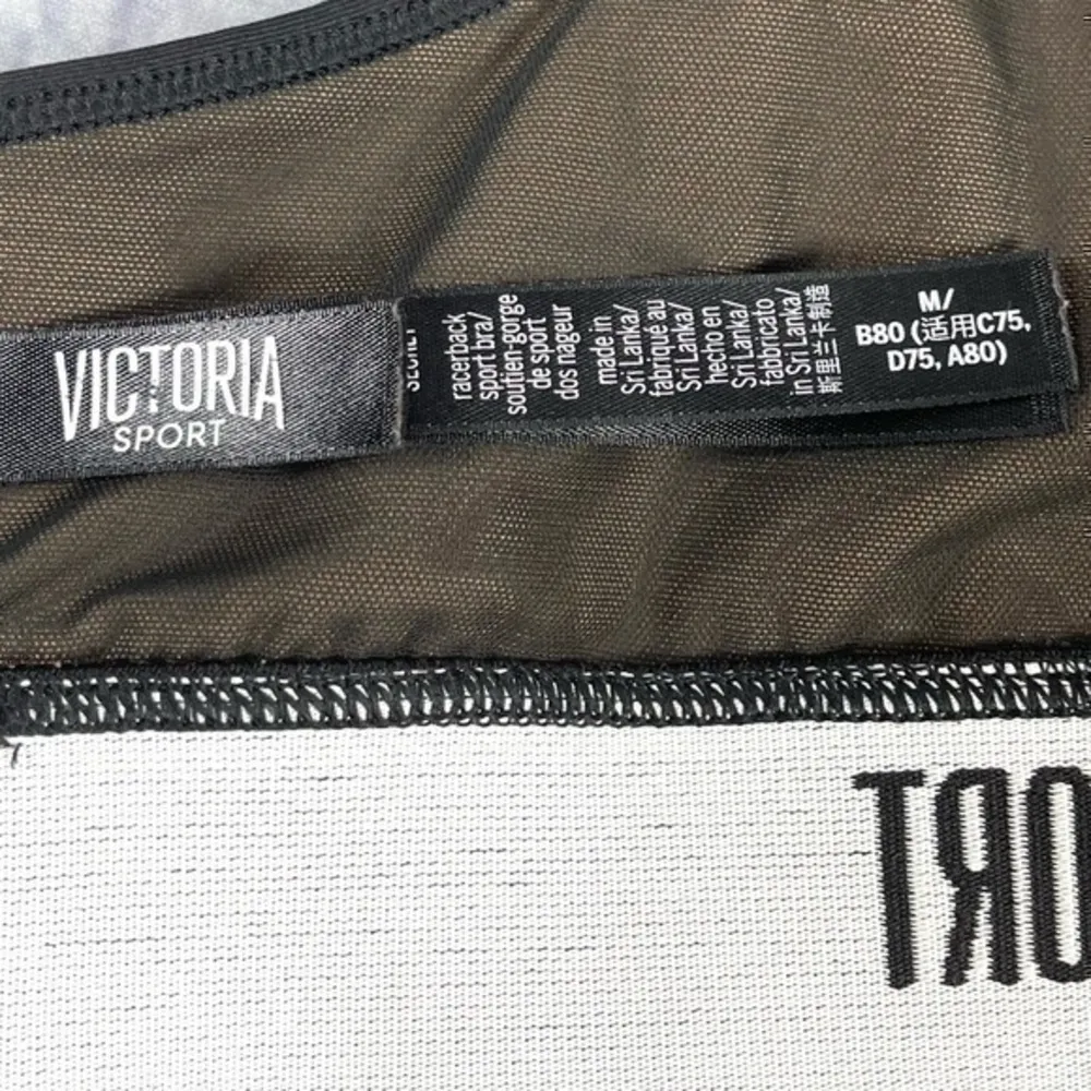 Victoria sports bra size medium - Image 4