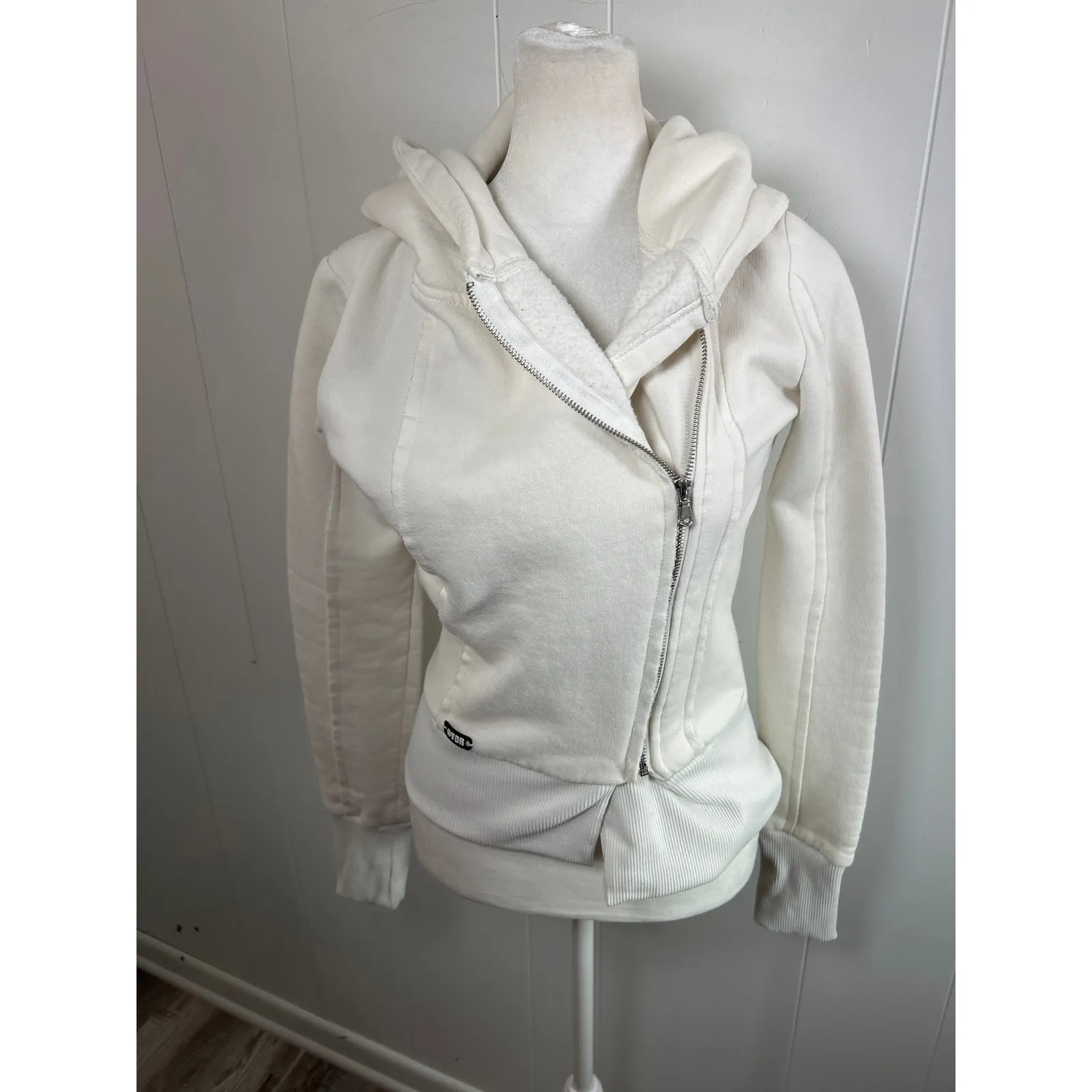 VDR ViaDelleRose cream colored zip up hooded sweatshirt. #4291 Size Medium - Image 2