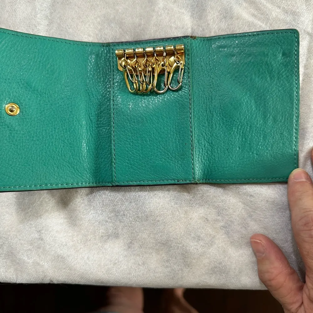 Tory Burch Soft Purple Leather 6- Key and Card Holder with Green Interior - Image 5