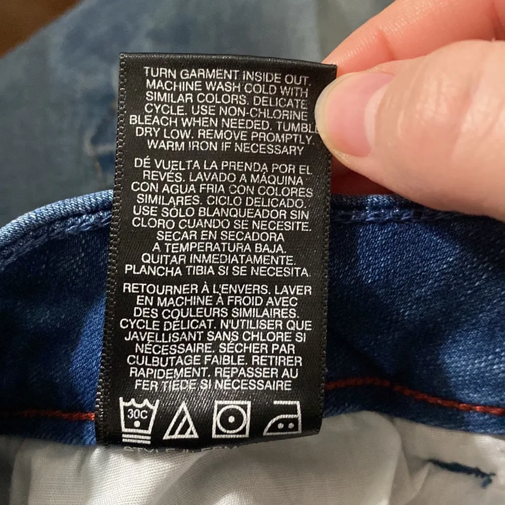 Kensie ankle length step hem medium wash jeans size 28 - Image 12