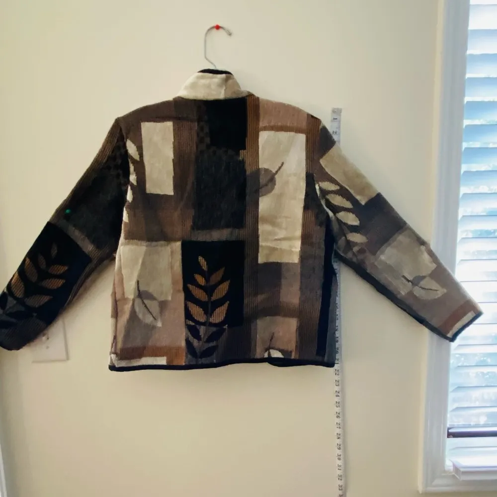 ColdWater Creek pattern jacket. Beautifully made with full from zipper. Size:PS - Image 2