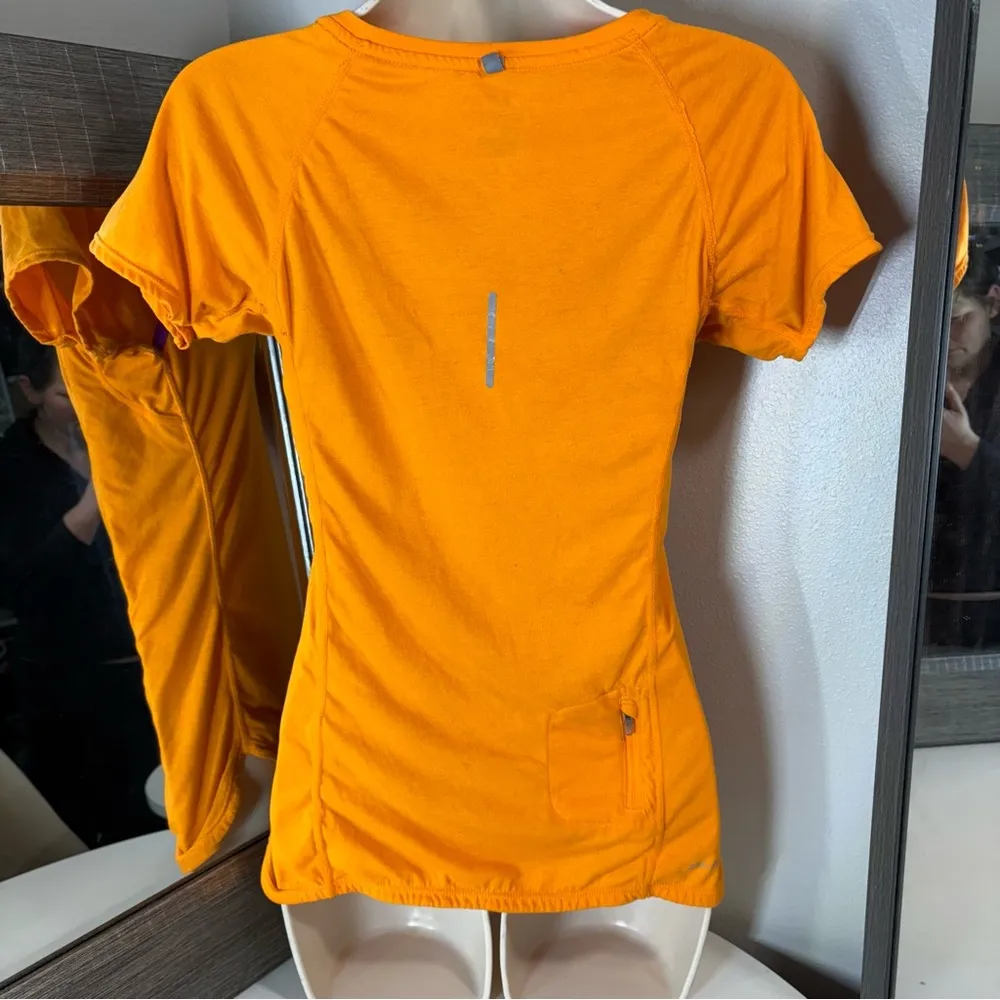 Nike dryfit woman’s size small athletic t-shirt - Image 12