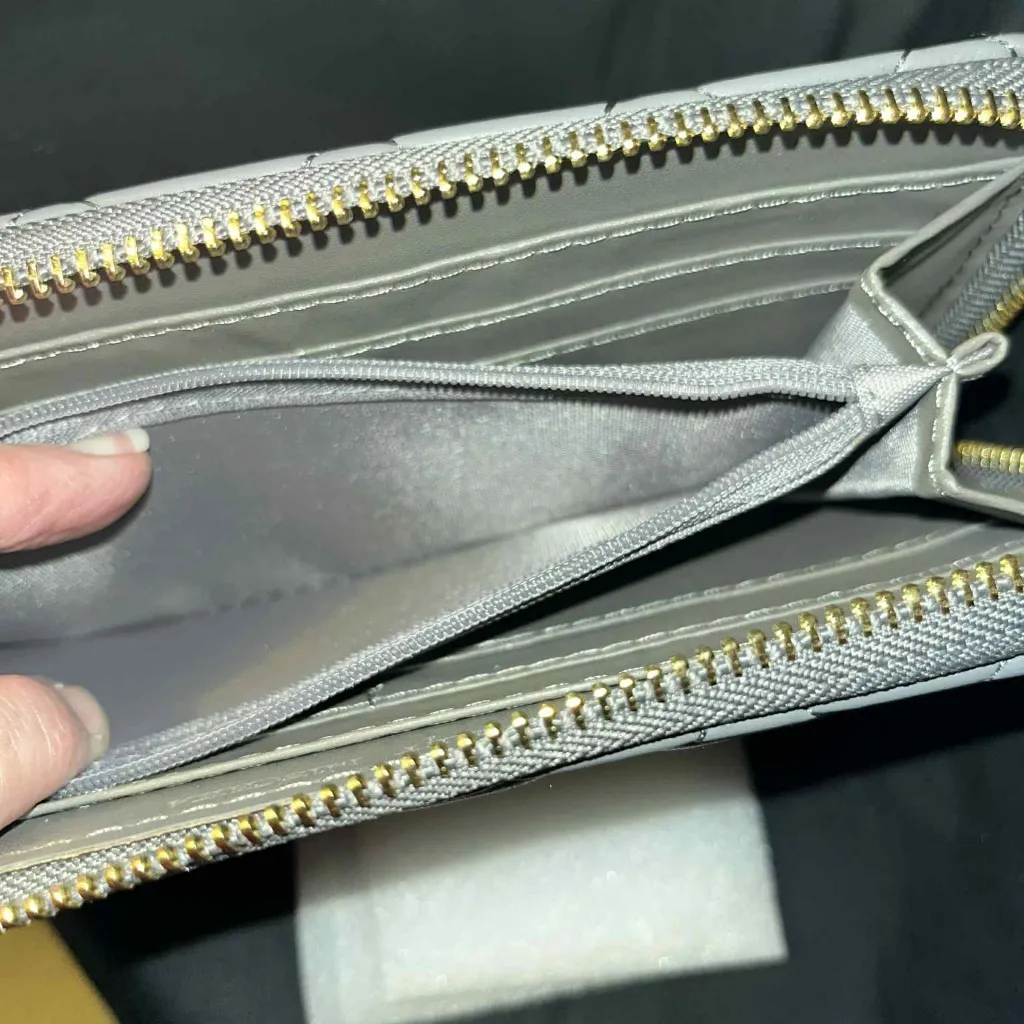 Badgley Mischka Grey Diamond Quilted Long Wallet - Image 9