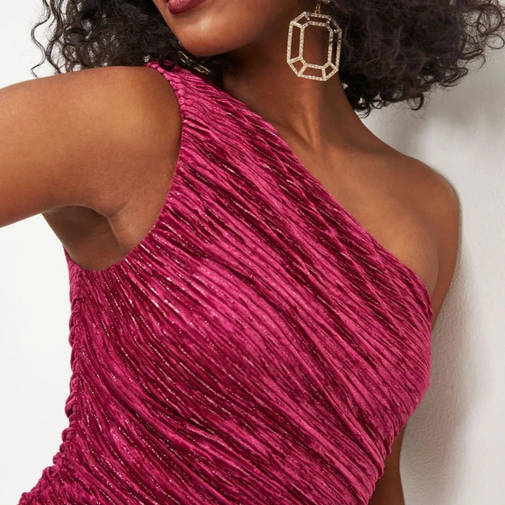 VICI | She’s A Lady Textured Velvet Metallic One Shoulder Dress - Image 5