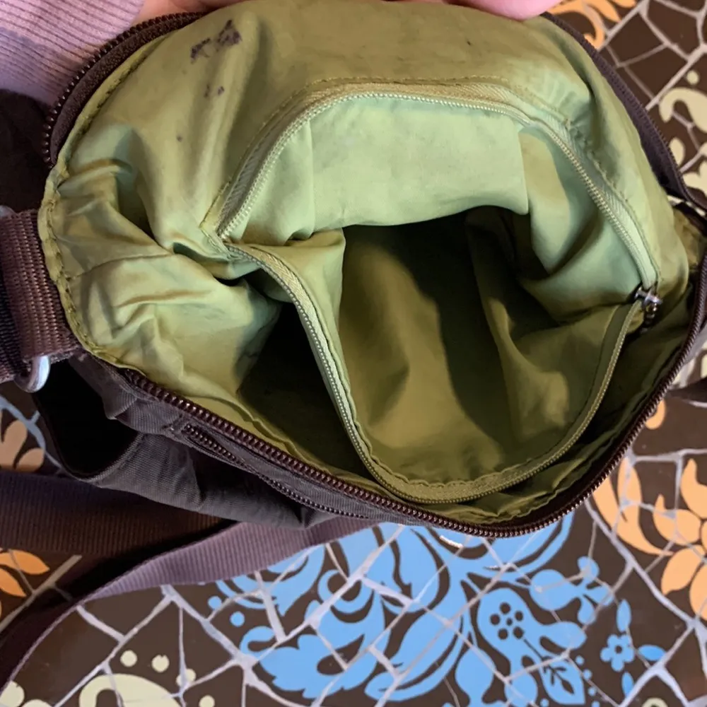 BAGGALLINI CROSSBODY BAG. Brown - Image 7