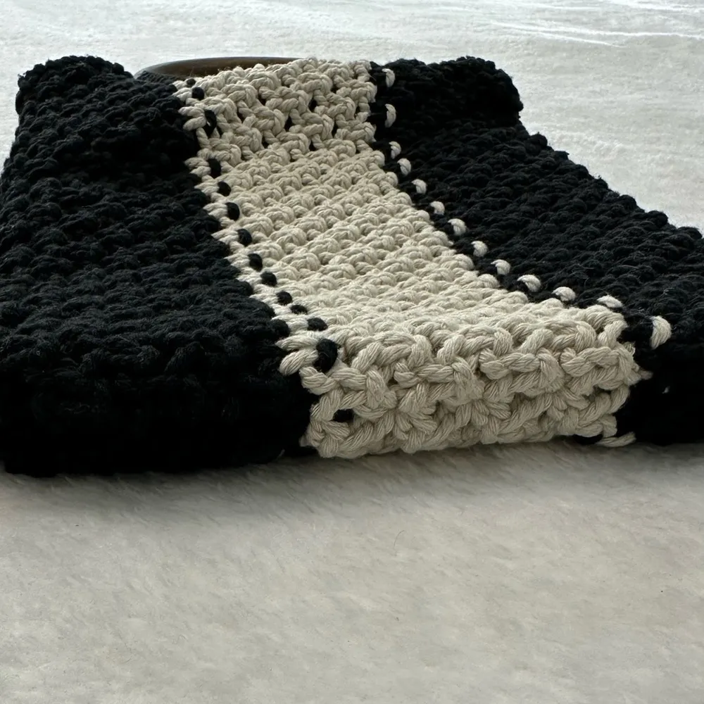 LAUDE THE LABEL Cottogecore Black and White Tote with Wooden Handle - Image 10