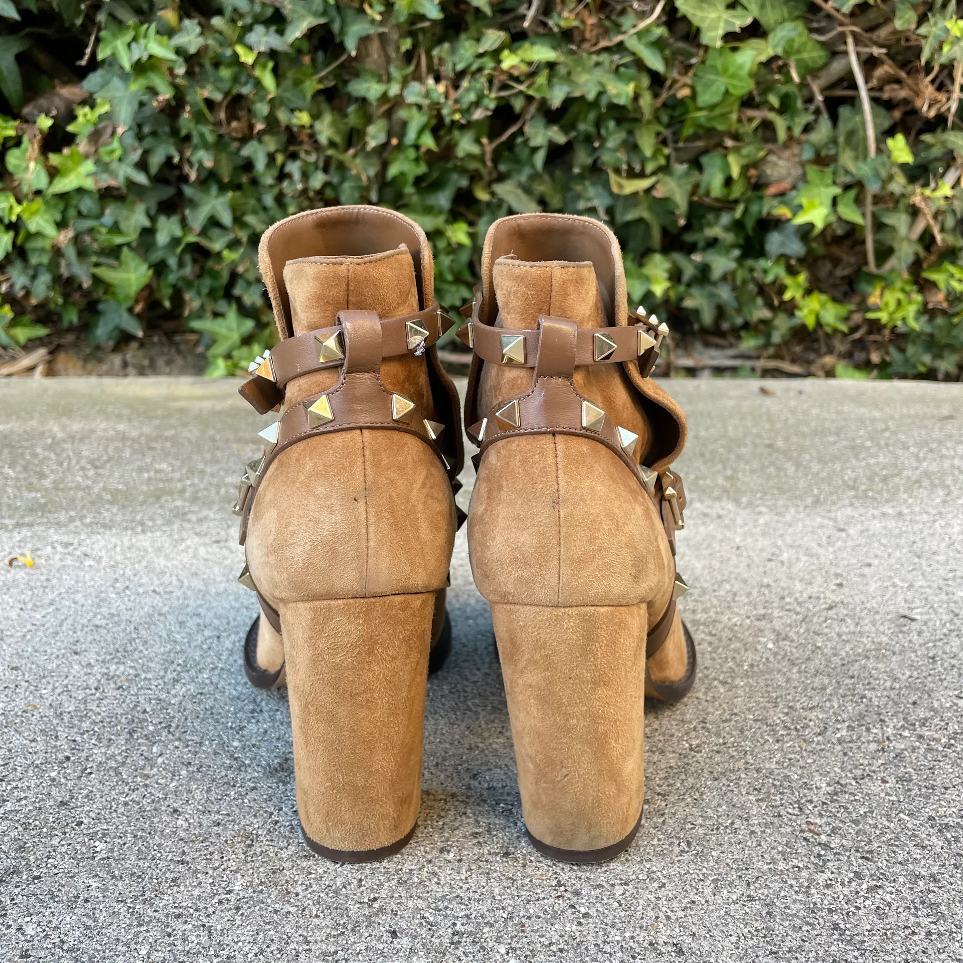 Valentino Garavani Valentino Rockstud 100mm double strap tan suede ankle boots size IT 37.5 US 7.5 - Image 6