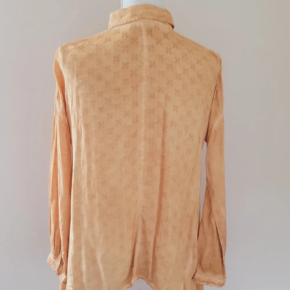 Lulu's Black Swan button down size medium - Image 5