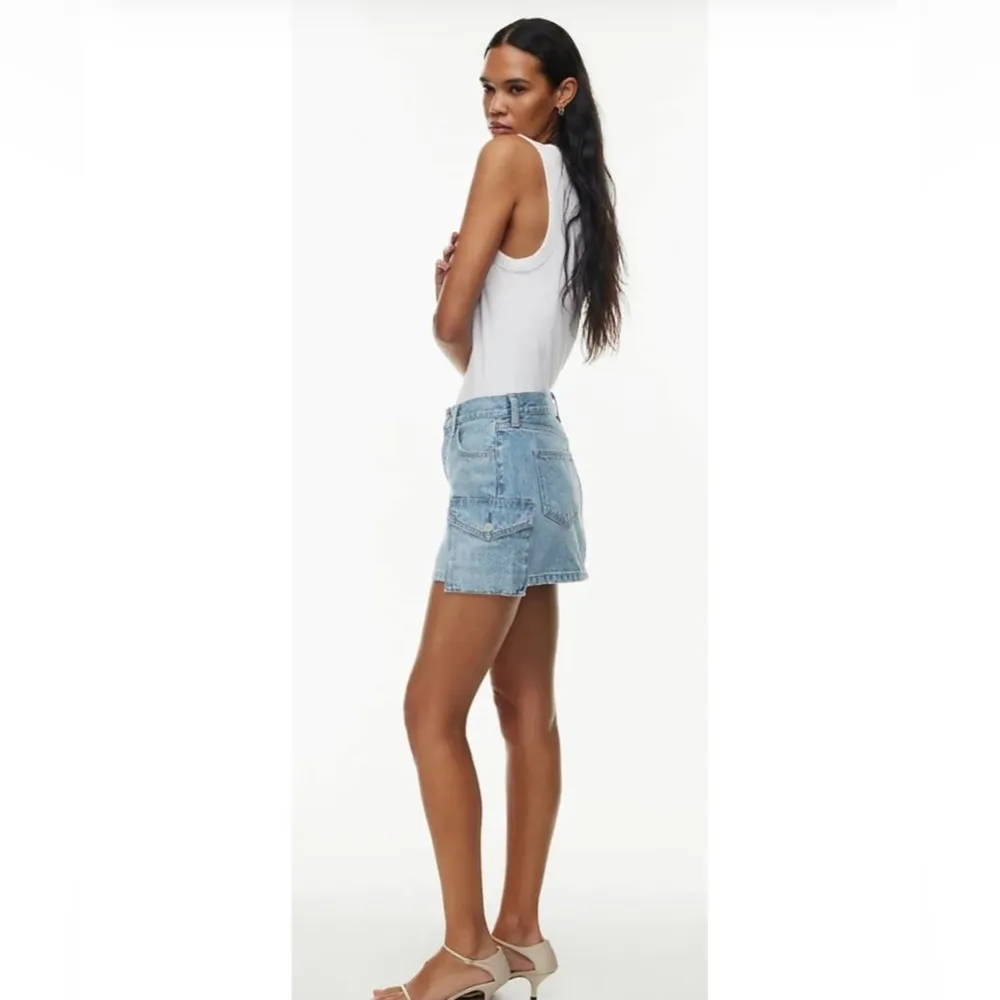 Aritizia '90s Cargo Mini Denim Skirt - Image 3