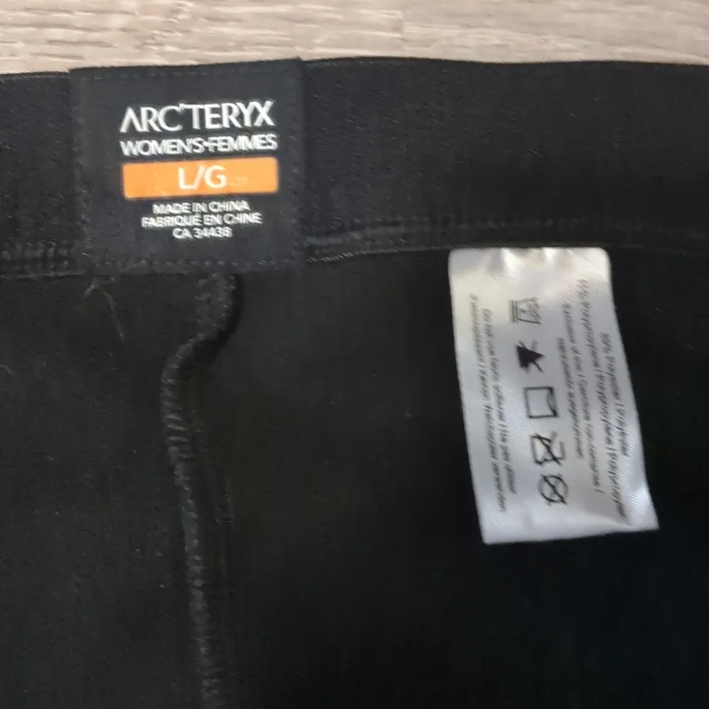 Arc'teryx black base layer tights size large - Image 2