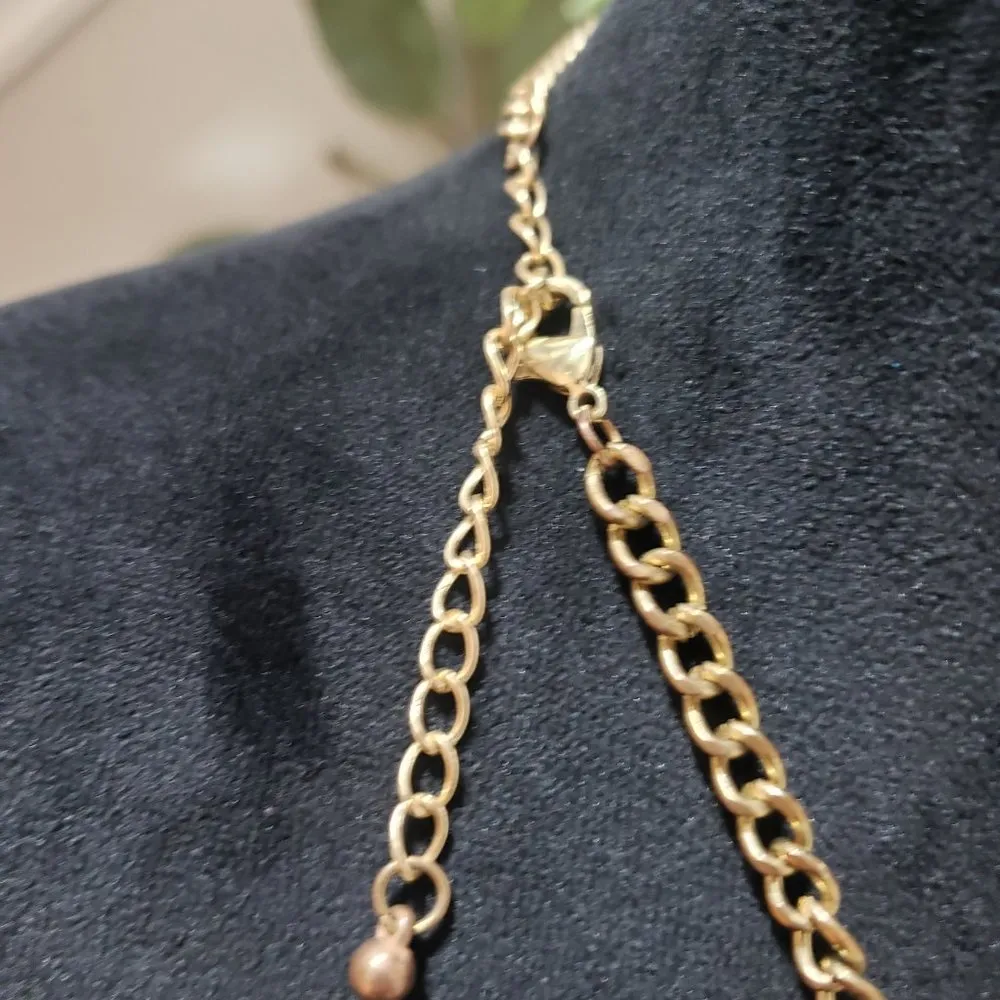 Women's Fashion Gold Tone Chain Chunky Beige Gemstones Statement Necklace - Image 6