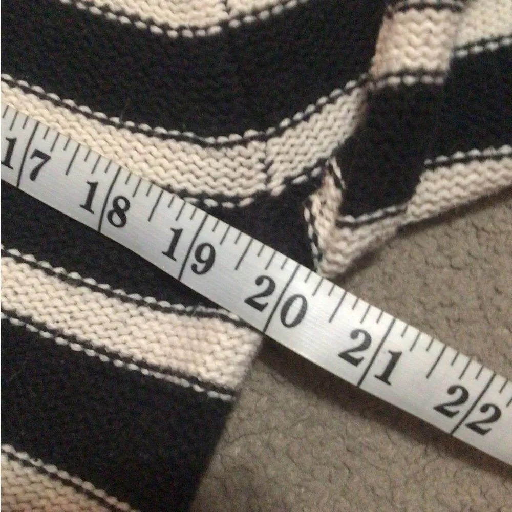 Old Navy White and Black Striped Sweater Large - Image 6