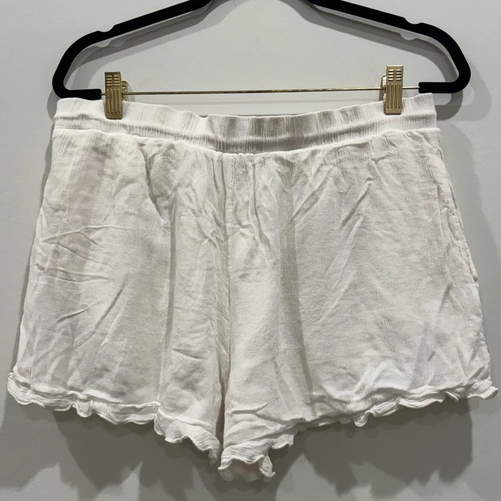 Lovers and Friends Serene Shorts in Ivory Size L GUC - Image 4