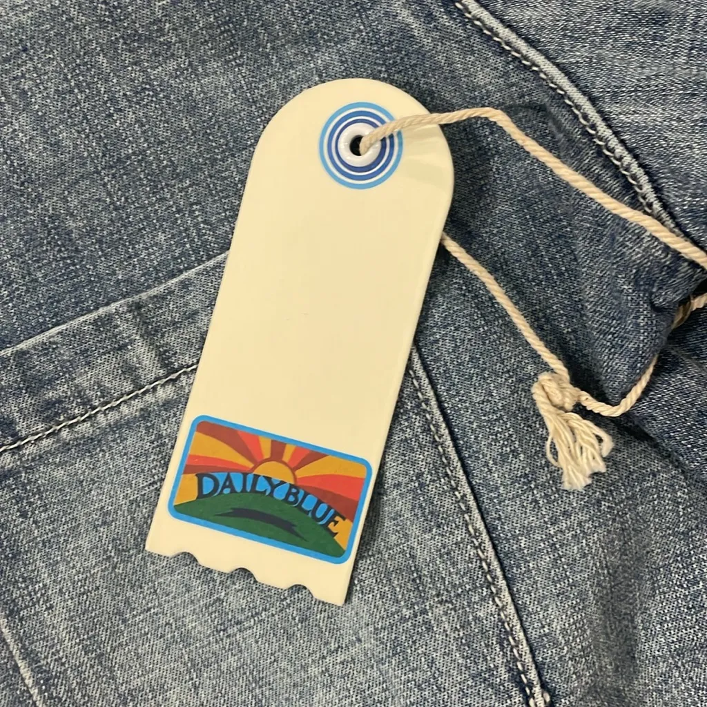 NWT Daily Blue Denim Luxury Button‎ Down Birdie in the Pond Vintage Wash Sz XS - Image 7