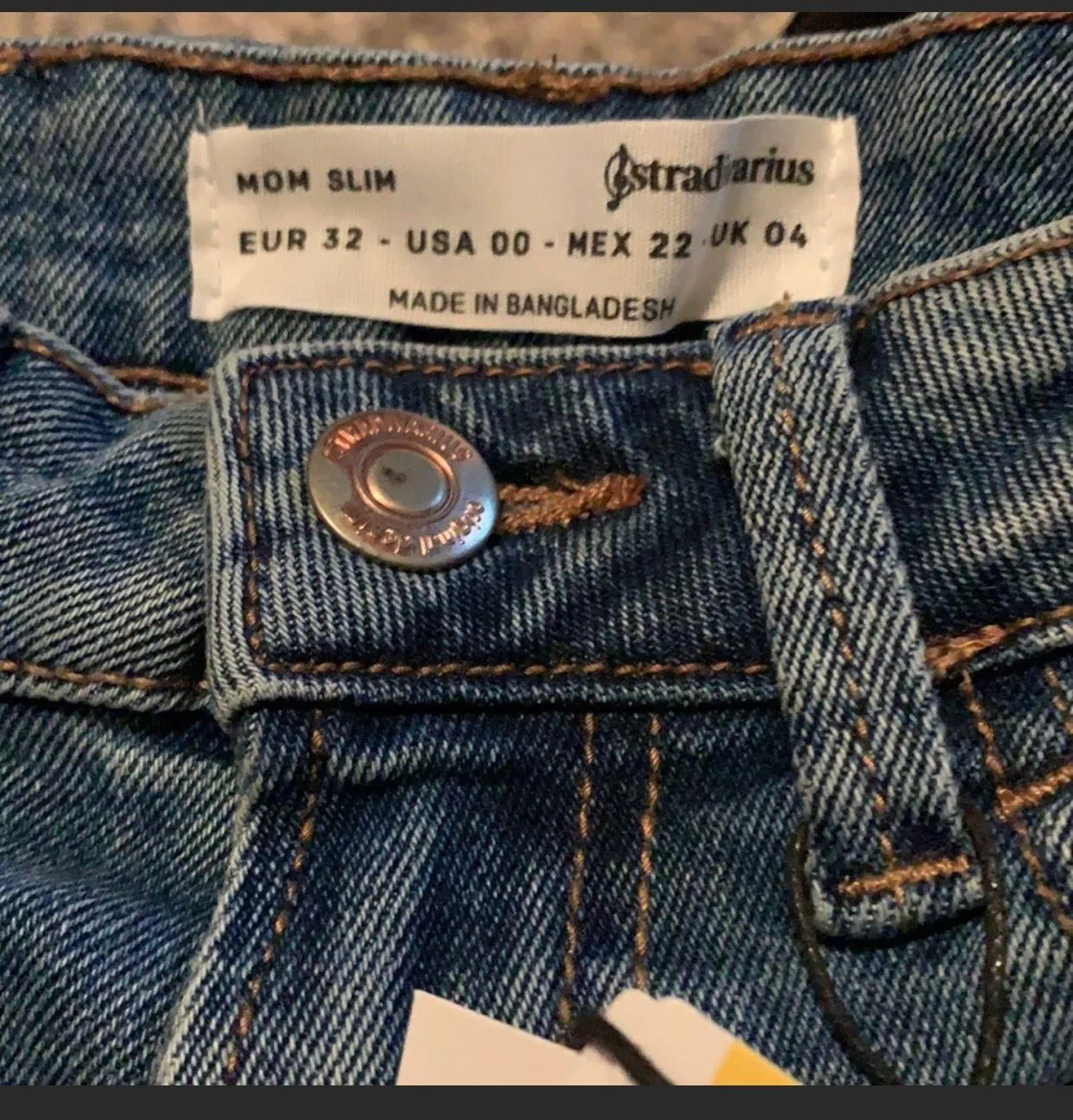 Stradivarius mom shorts NWT size 0 - Image 3