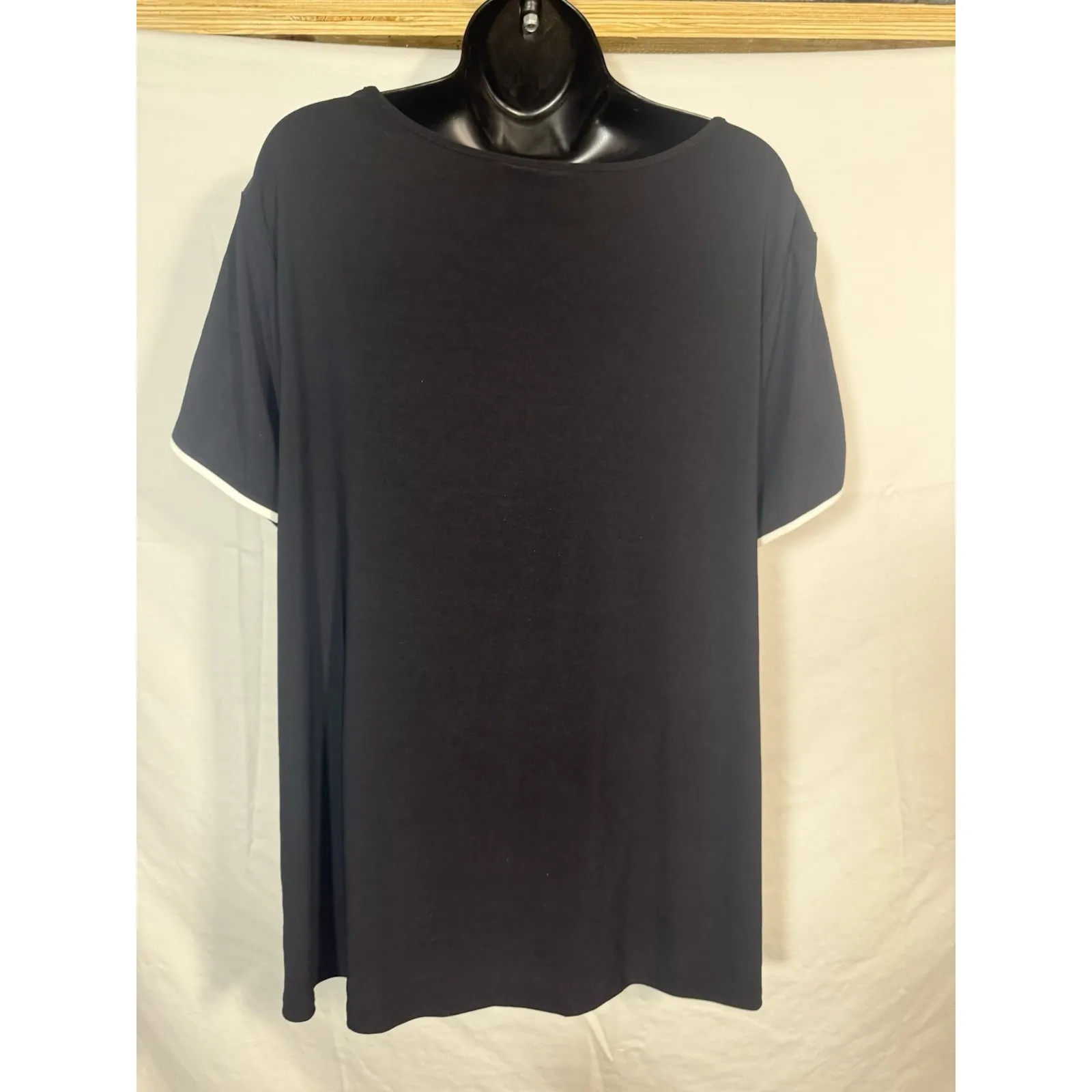 Est. 1946 Womens Dressy Top Size‎ Large Black with White Trim Keyhole Sleeves - Image 7