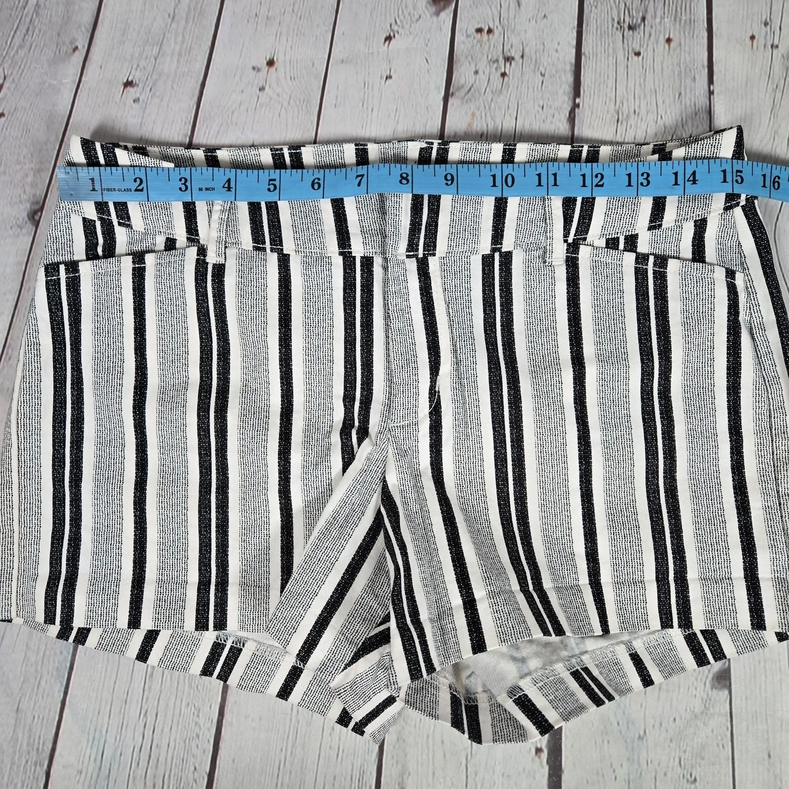 Old Navy  Pixie Mid Rise Chino Shorts‎ New Black Stripe 4 - Image 7