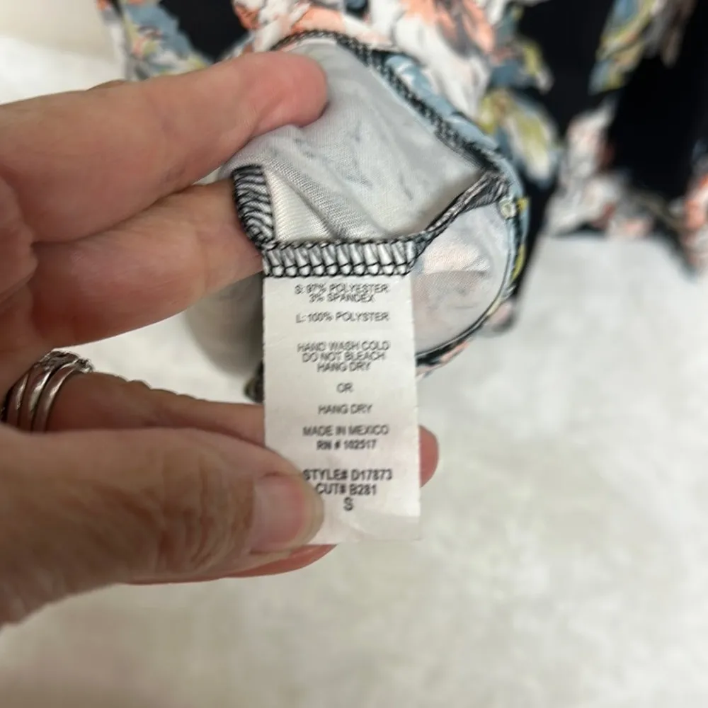 Soprano Pink and White Halter Midi Dress - Image 8