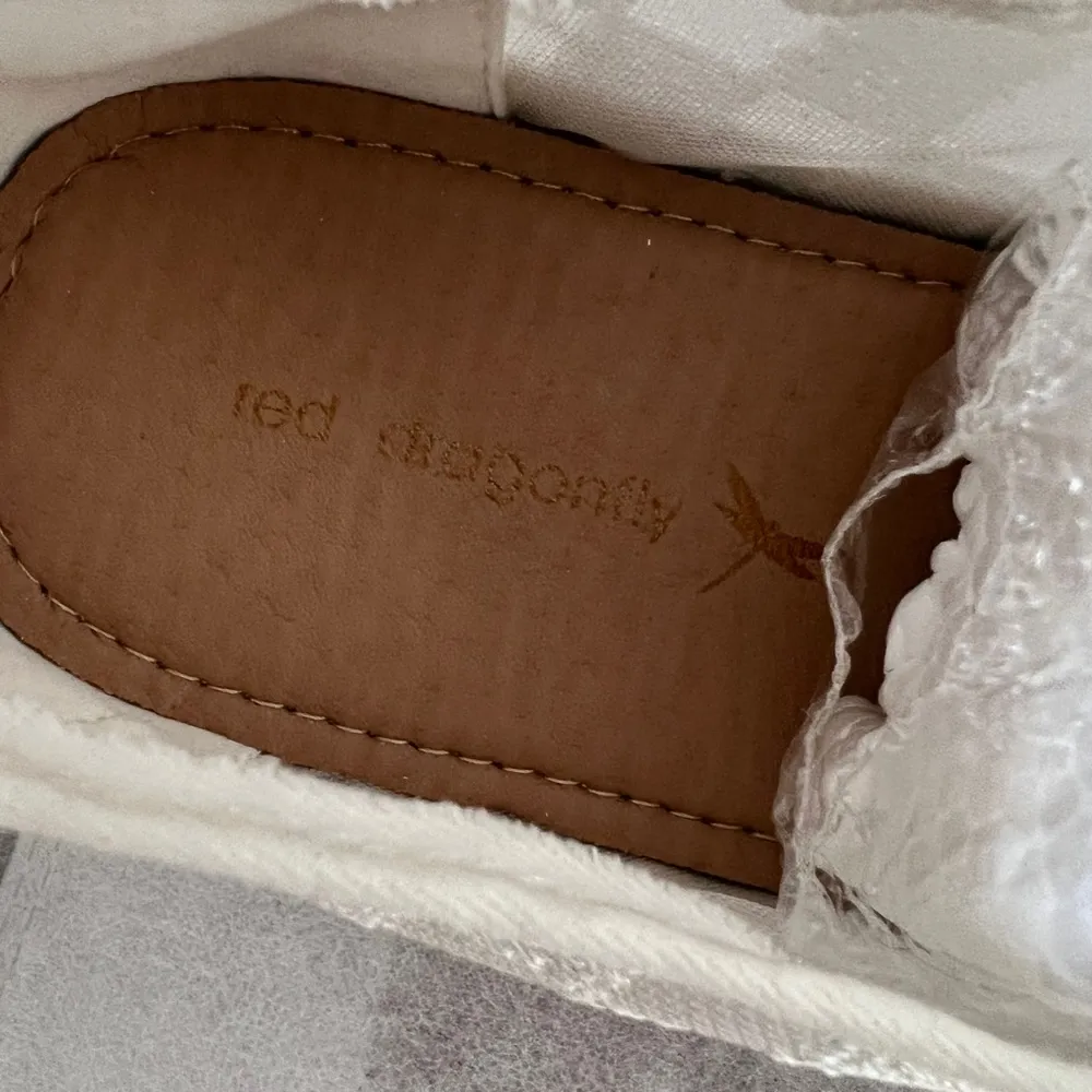 Red dragonfly organza shoes, White Checkered Slip - Image 9