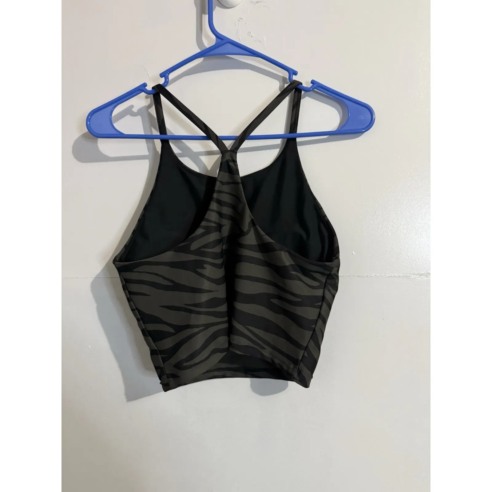Old Navy Black Gray Zebra Stripe Powersoft Long Line Sports Bra Top Medium - Image 2