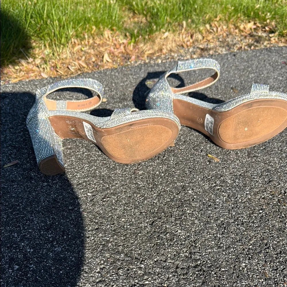 Stunning Silver Rhinestone Women's Heels 7.5 - Image 5