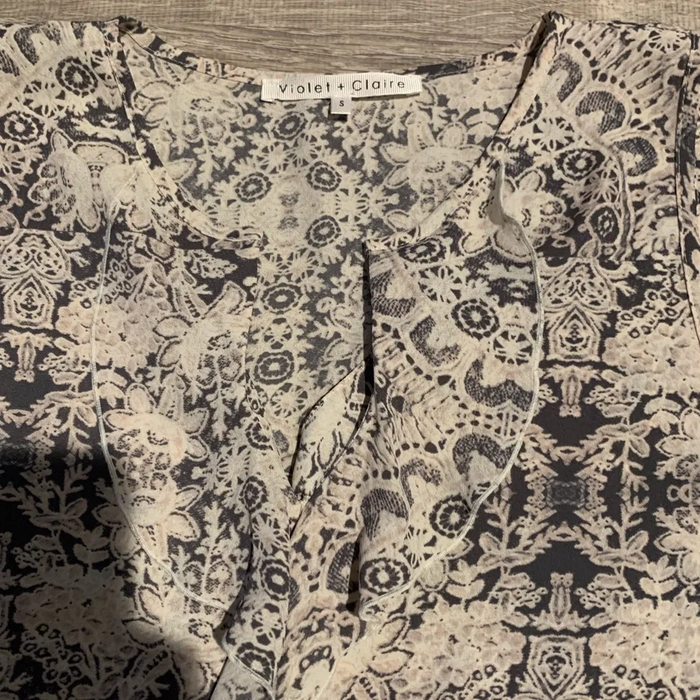 Violet + claire floral blouse small - Image 4