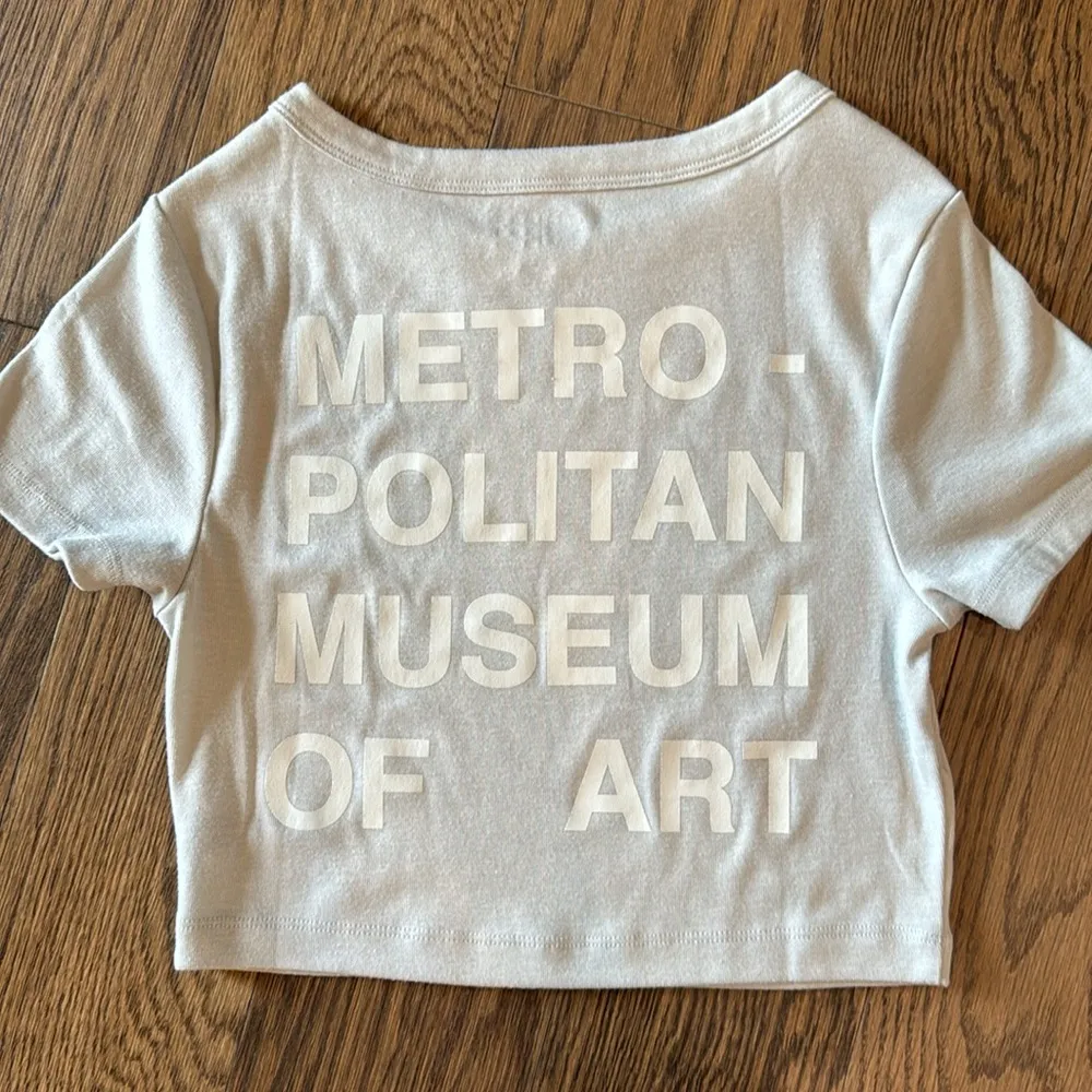 Cute tee- The Met - Image 2