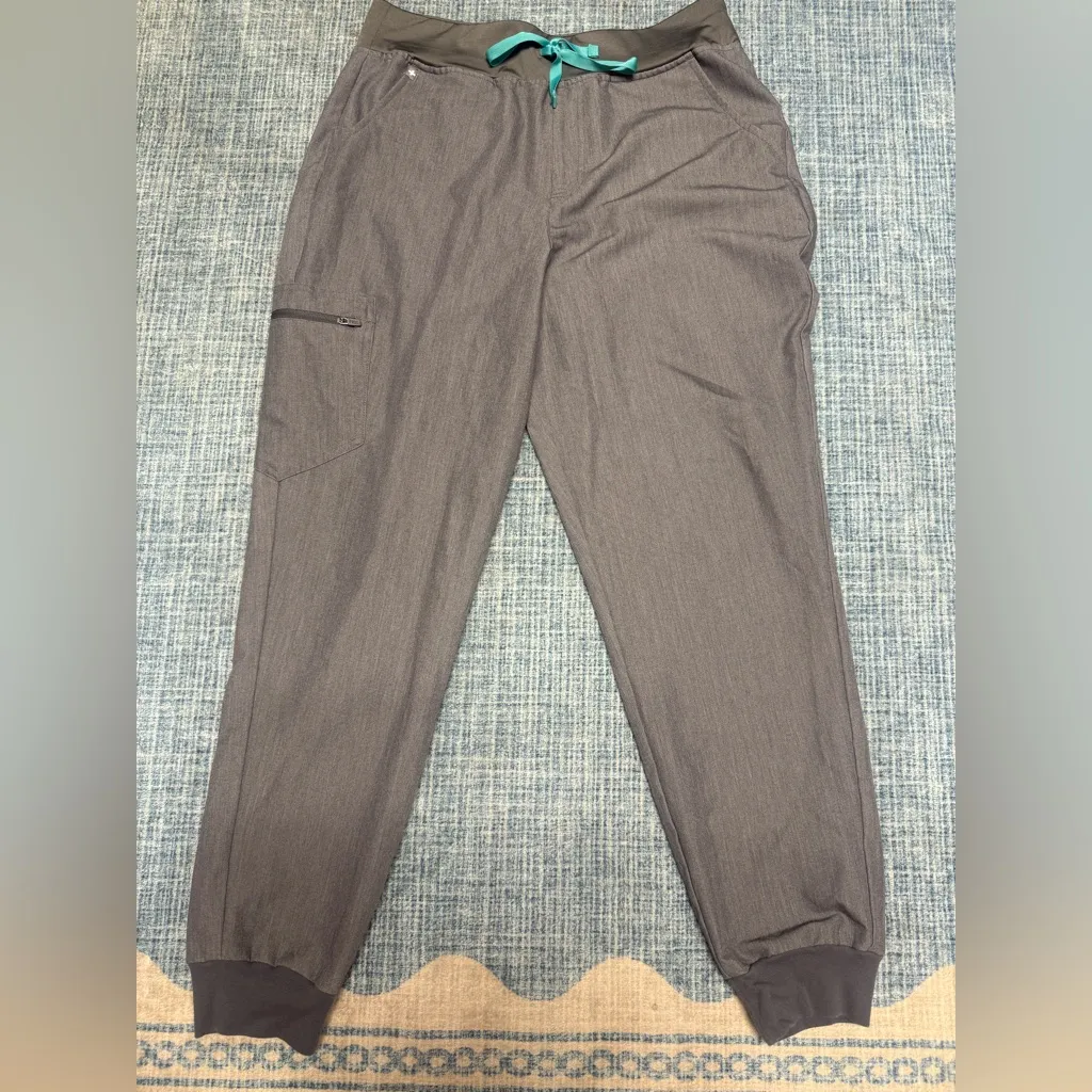 Figs High Waisted Uman Relaxed Jogger Scrub Pants in Size Large - Image 2