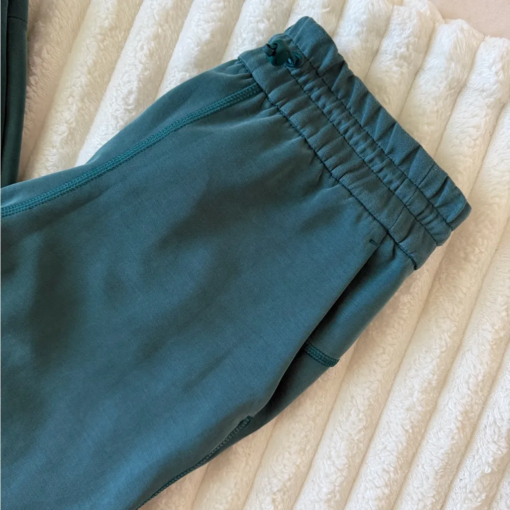 Lululemon Softstreme High-Rise Straight Leg Crop Storm Teal size 2 - Image 4