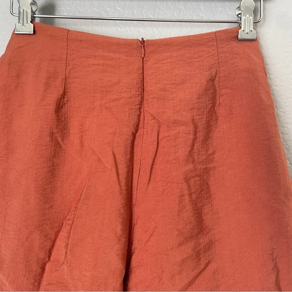 All IN FAVOR Front Tie Pleated Shorts Medium - Image 6