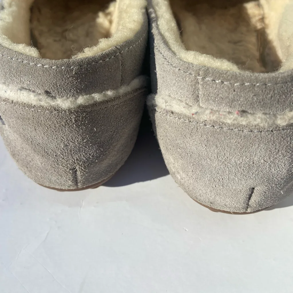 Ugg Suede Slippers/ house shoes size 6 - Image 5