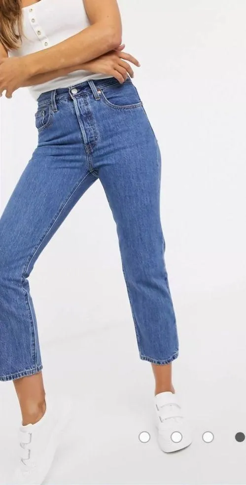 Levi's 501 high rise straight leg crop jeans in blue - Image 4