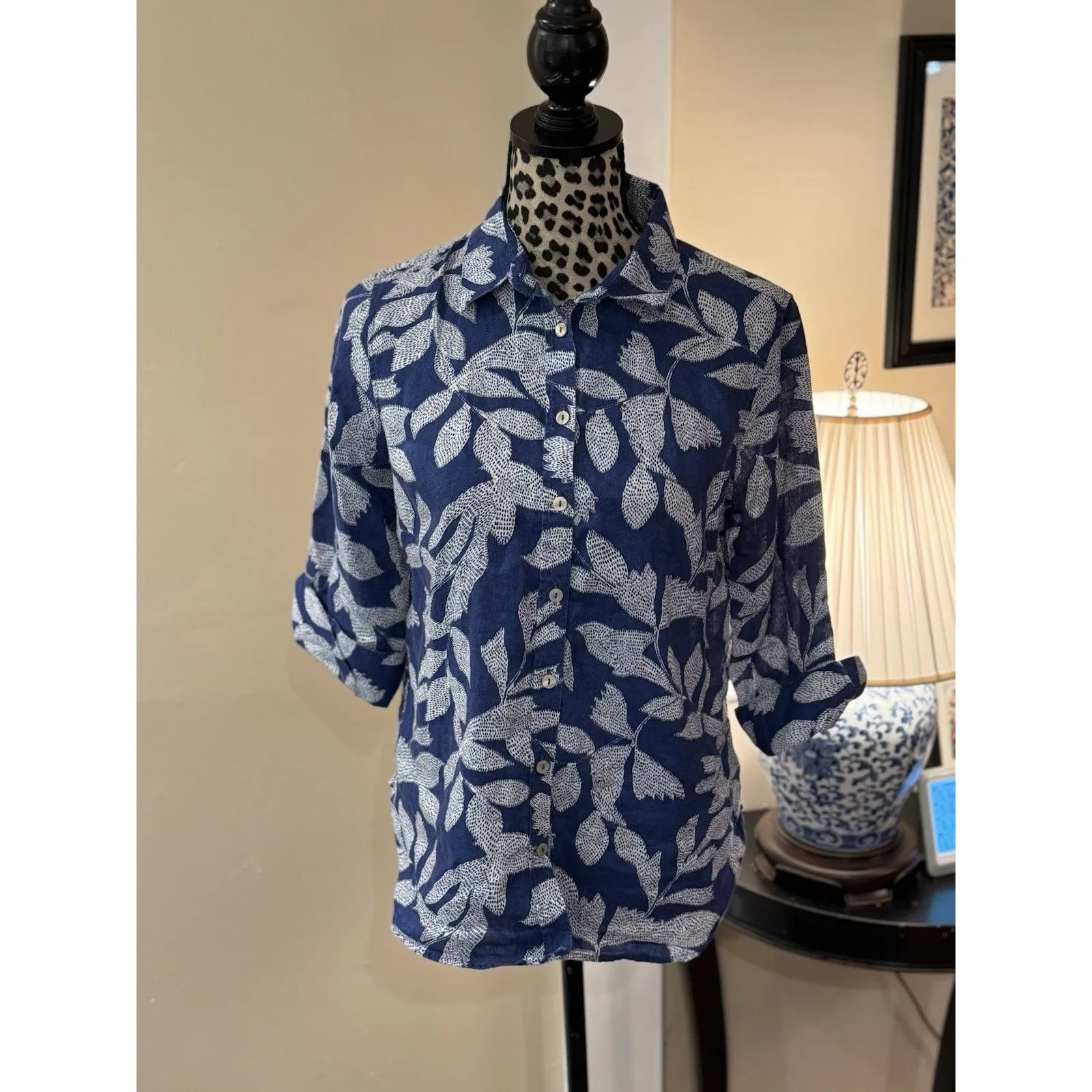 Chico's No Iron Linen Leaf Blue Striped Button Down Shirt Size 6 (0.5) - Image 2